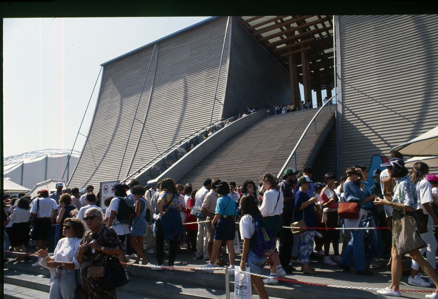 Fundación Cajasol y Ayuntamiento de Sevilla reviven el 92